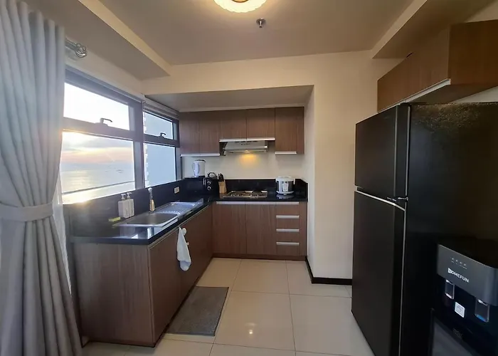 Upscale 2br -93sqm -pet -free Parking -picc,moa,wtc,ccp,airport Manila