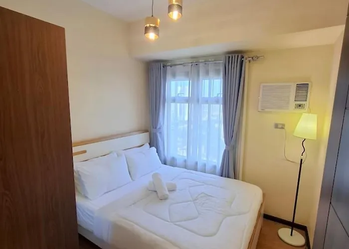 Upscale 2br -93sqm -pet -free Parking -picc,moa,wtc,ccp,airport Manila