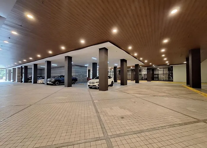 Upscale 2br -93sqm -pet -free Parking -picc,moa,wtc,ccp,airport Manila