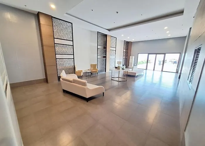 Upscale 2br -93sqm -pet -free Parking -picc,moa,wtc,ccp,airport Apartamento